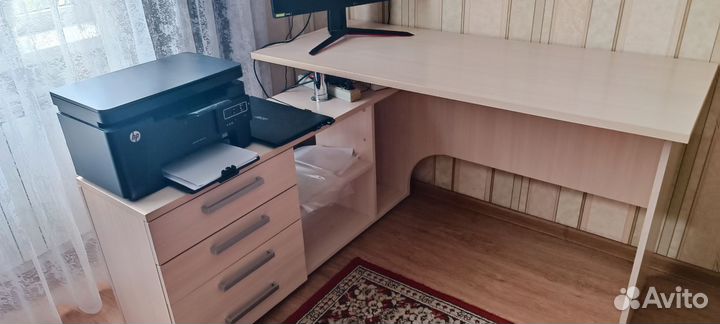 Письменный стол