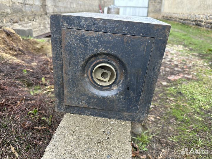 Сейф металлический