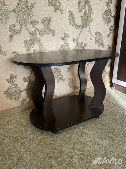 Журнальный столик на колесах