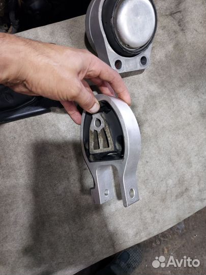 Опоры двигателя форд мондео 3 4 2.0 МКПП