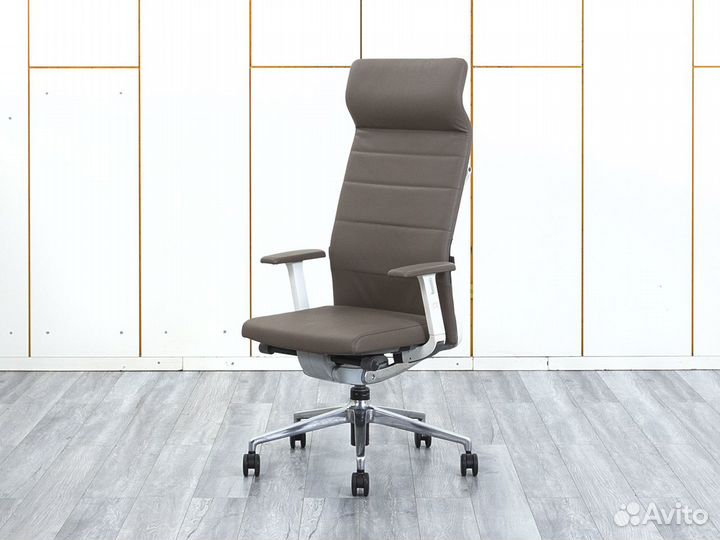 Офисное кресло в кабинет руководителя Crossline Pr