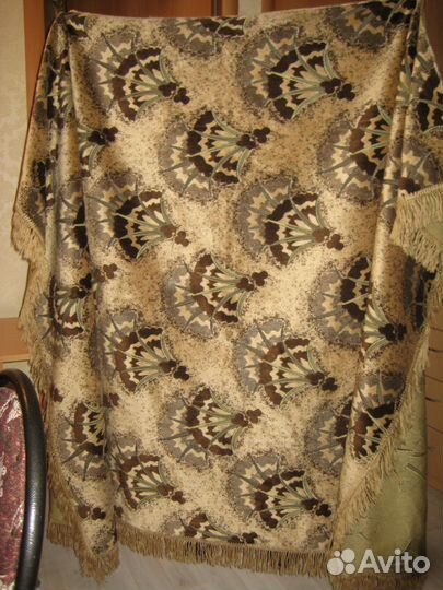 Покрывало на диван (кровать) с бахромой