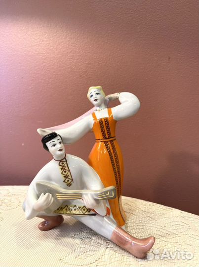 Коллекция фарфоровых статуэток