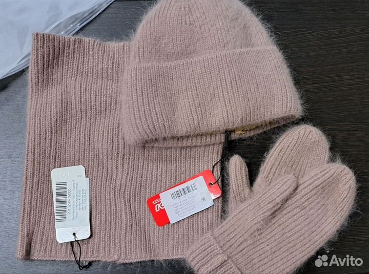 Комплект шапка и шарф, варежки