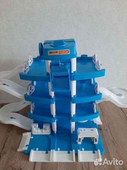 Парковка Полесье