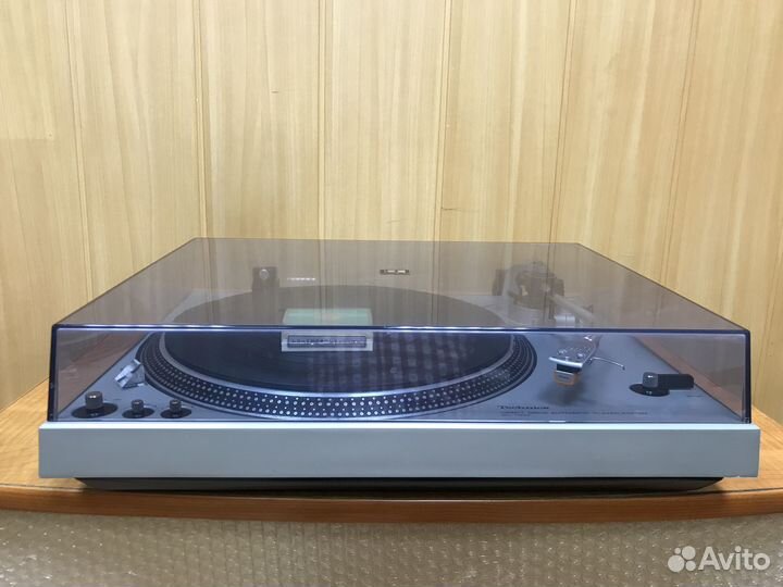 Проигрыватель виниловых дисков Technics SL-1700
