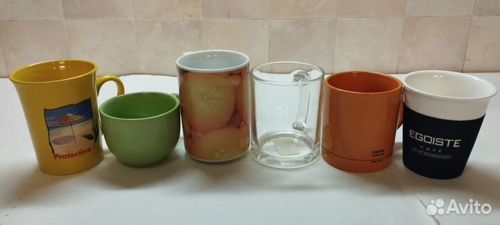 Посуда: кофейная пара, разделочная доска, кружки