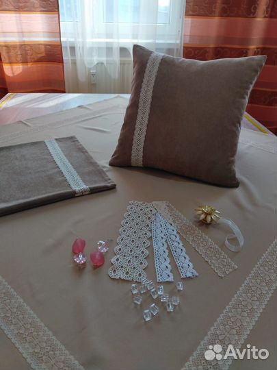 Новая подушка с кружевом