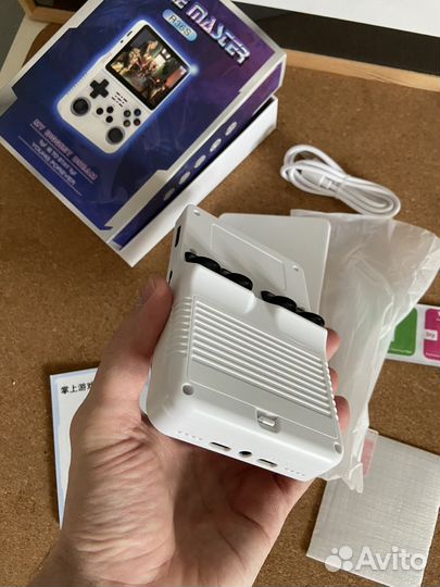 Новая портативная консоль R36s, 64гб