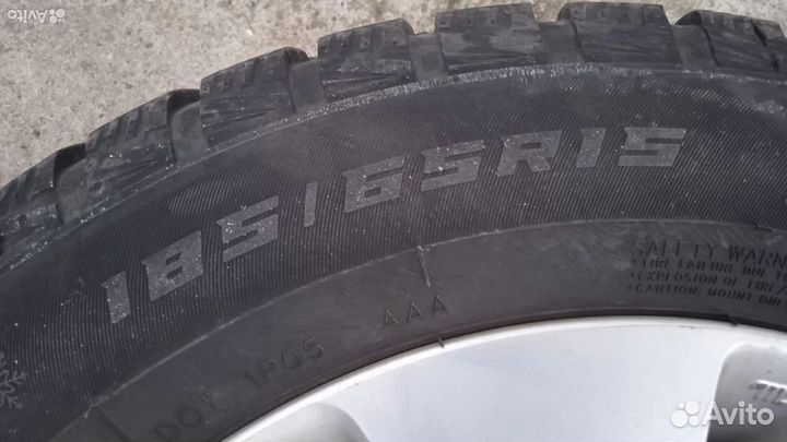 Продам комплект оригинальных колес на Kia Rio R15