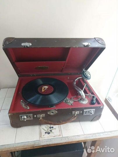 Патефон трофейный Thorens в чемодане