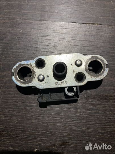 Замок сиденья для Suzuki GSR 750