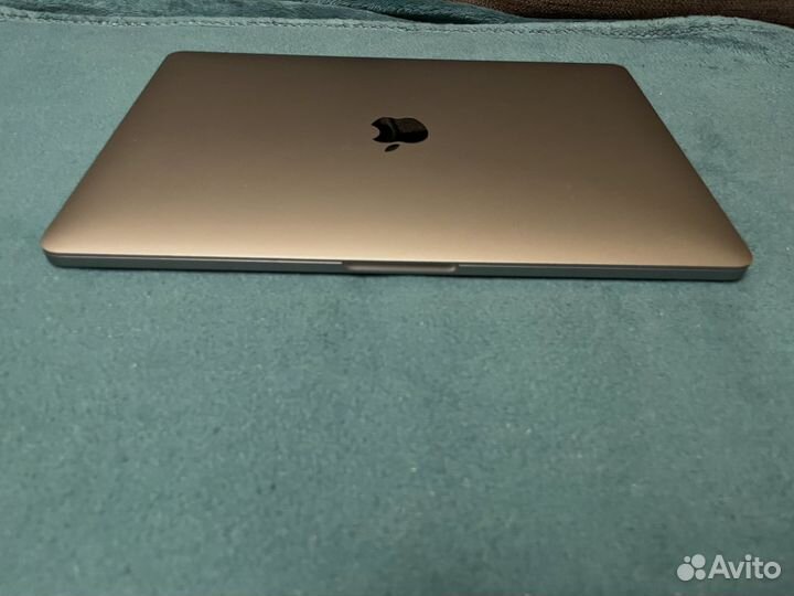 Macbook Pro 2020 отлично сохранился,гарантия 3 мес