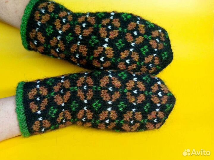 Варежки жаккардовые женские