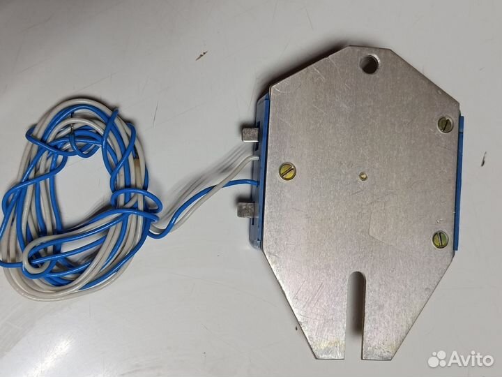 Автомобильный электронный регулятор напряжения