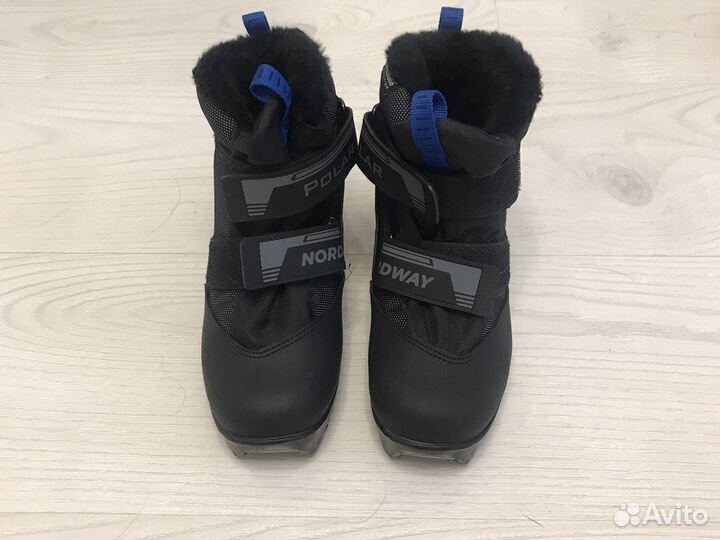 Лыжные ботинки и палки Nordway