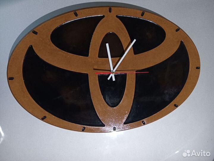 Часы toyota