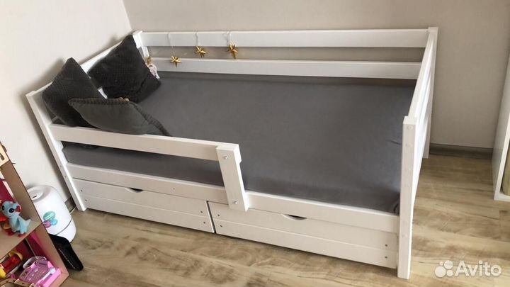 Белые подростковые кровати