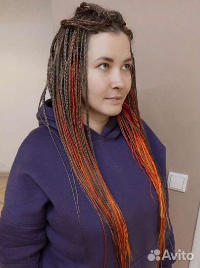 Модель на афрокосы, дреды натуральные