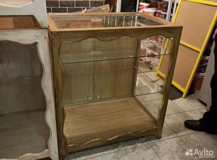 Тумба витрина стеклянная прилавок дерево