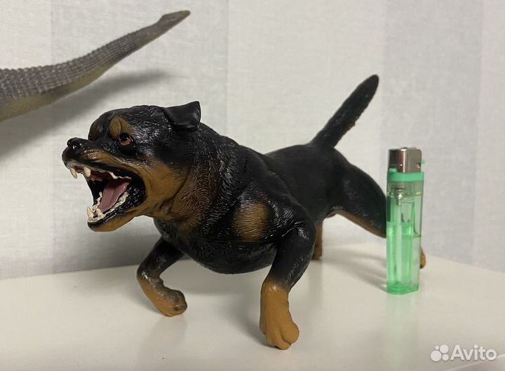 Продам фигурку собаки 