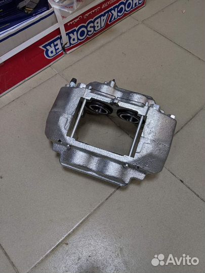 Суппорт передний левый Land Cruiser 100 Lexus LX