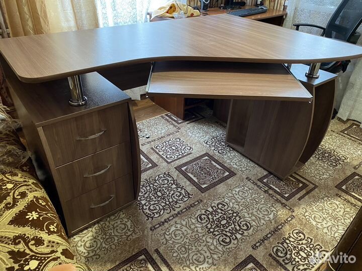 Компьютерный стол