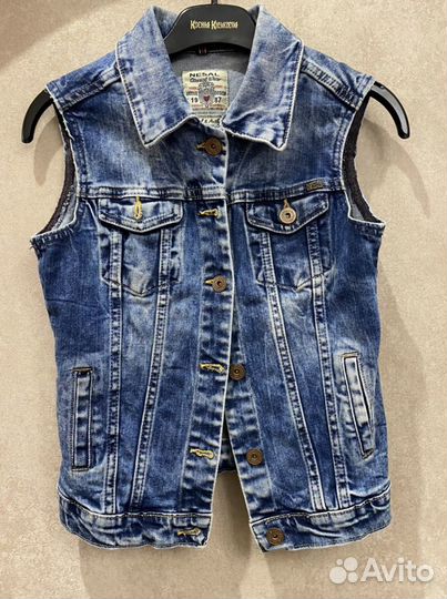 Джинсовая жилетка