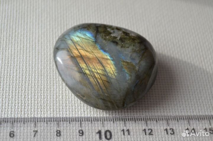 Нефрит, лабрадор, тейский жад, кремень (галька)