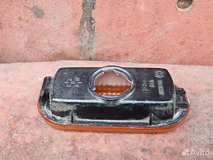 Повторитель поворота Пассат Б-4