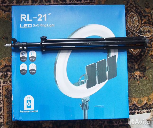 Кольцевая светодиодная лампа со штативом