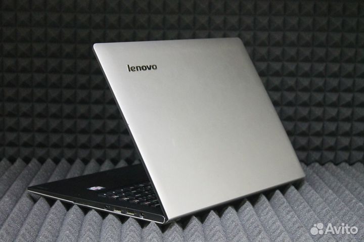 Бюджетный ноутбук Lenovo компактный