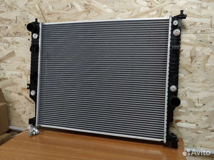 Мерседес радиатор охлаждения 164 А2515000703