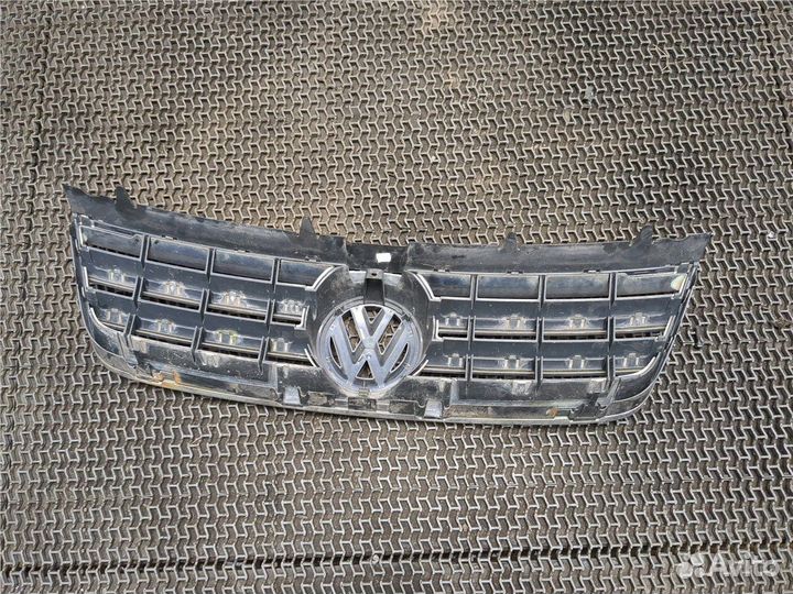 Решетка радиатора Volkswagen Touareg, 2003