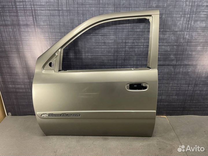 Дверь передняя левая Chevrolet Trailblazer GMT360