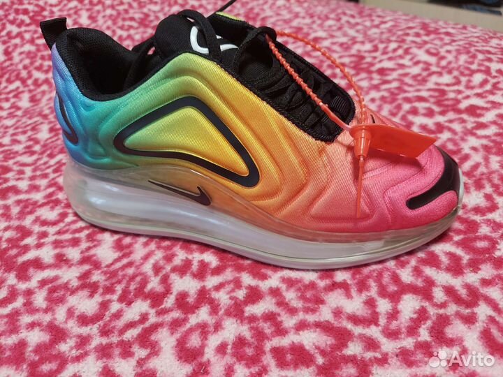 Кроссовки женские