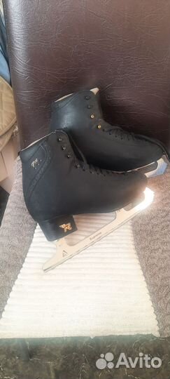 Фигурные коньки risport