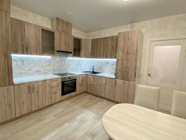 2-к. квартира, 60 м², 2/21 эт.