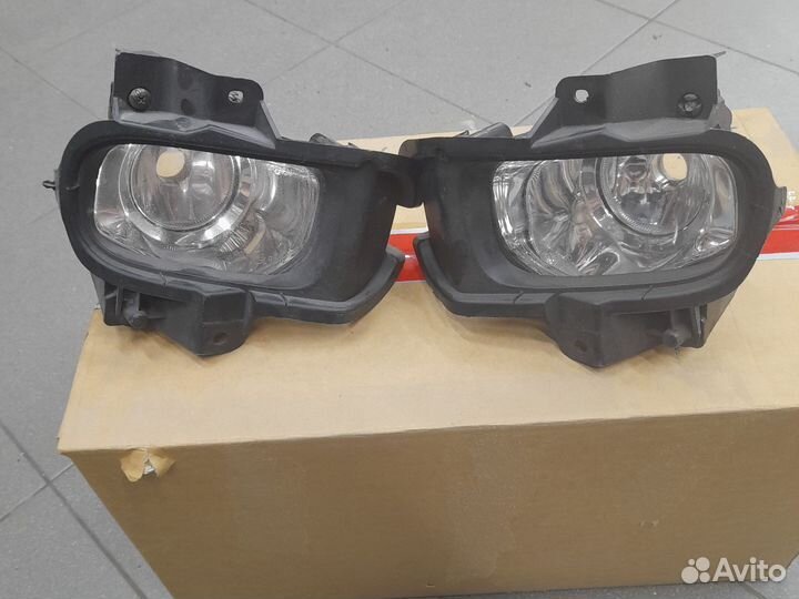 Противотуманки тойота премия 2005