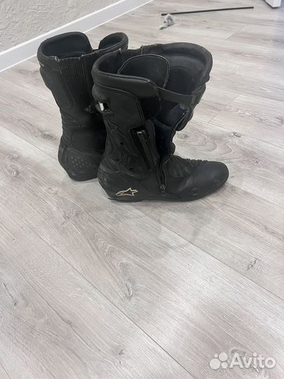 Мотоботы мужские и мотокуртка Alpinestars