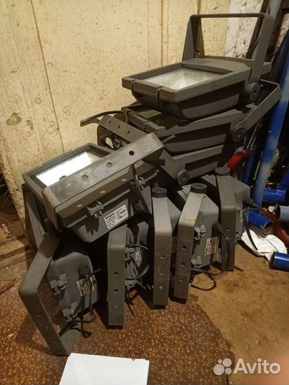 Прожектор уличный заливающего света