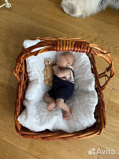 Кукла реборн мини в корзине с мишкой