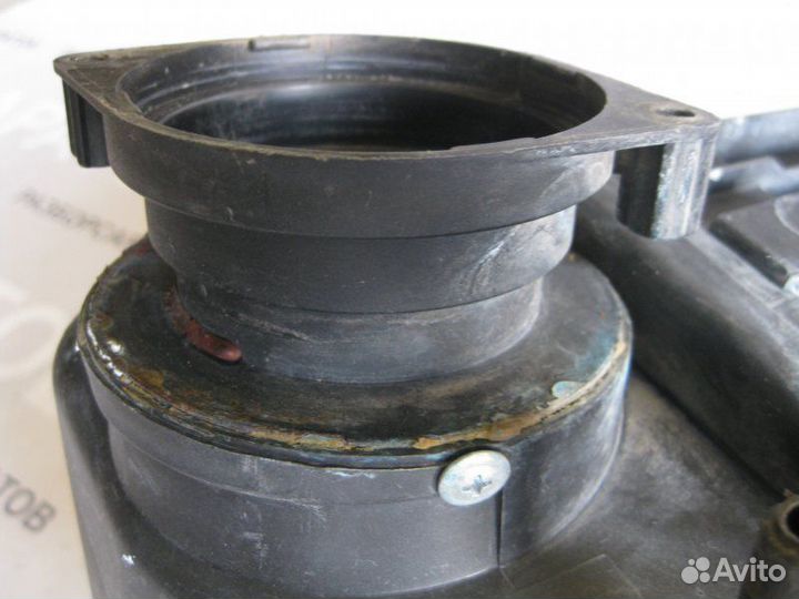 Корпус воздушного фильтра правый Volkswagen