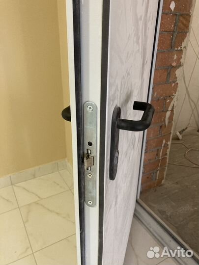 Дверь входная металлическая от застройщика