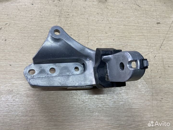 Кронштейн опоры двигателя задний Toyota Camry 75