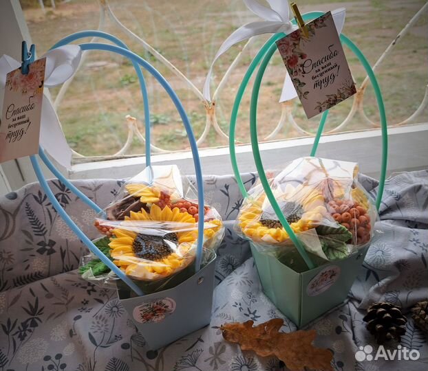 Подарок на день воспитателя, день учителя, букеты