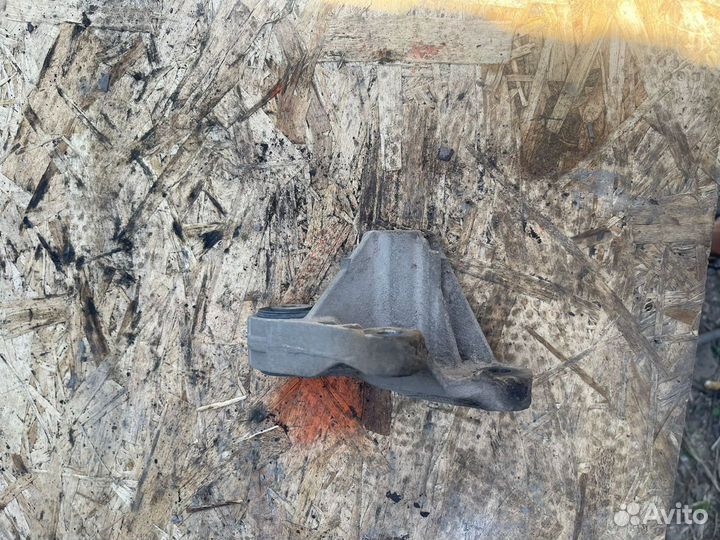 Кронштейн опоры МКПП задний Ford Focus 2