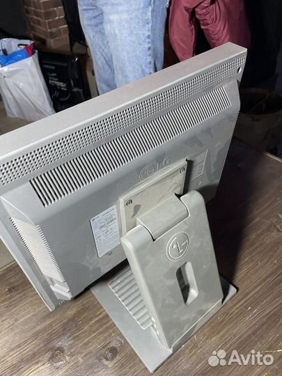 LCD-монитор LG Flatron L1910B