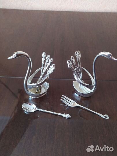 Набор ложек и вилок на подставке 