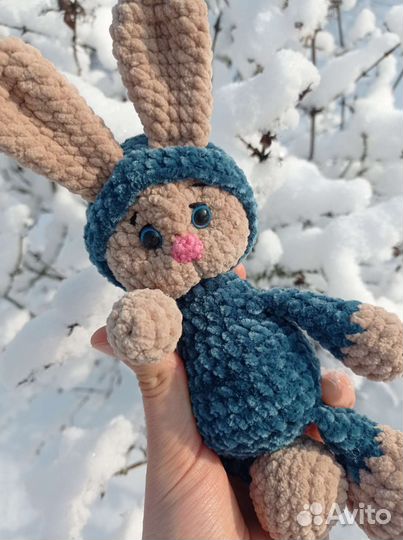 Вязаный заяц